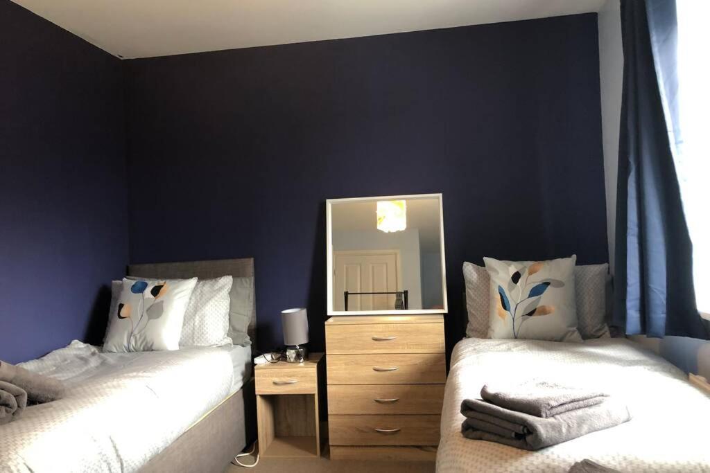 Dudley House **Staycation & Contractors** Sleeps 7 Tipton Exteriör bild